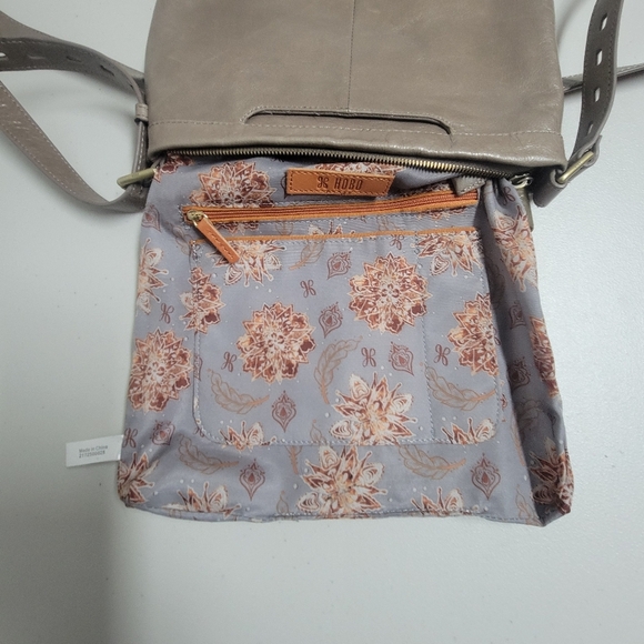 Hobo Torin Brown Leather Boho Crossbody Bag. - Picture 11 of 15